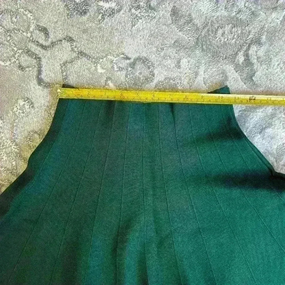 SOLD Women's Green Scalloped Mini Skirt - Picture 6 of 7